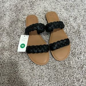 Target - Lucy braided black sandal